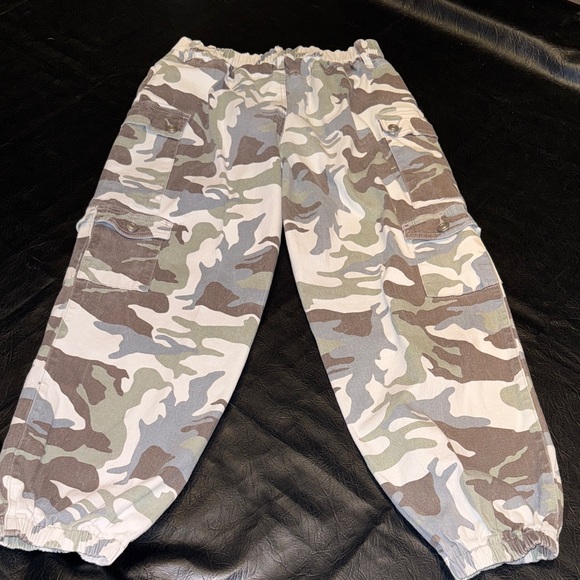Rue21 Camouflage Print Pants, size L, EUC - Picture 4 of 8